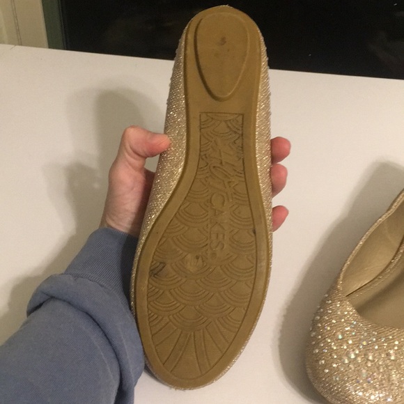 Gold sparkly flats! - Picture 5 of 6